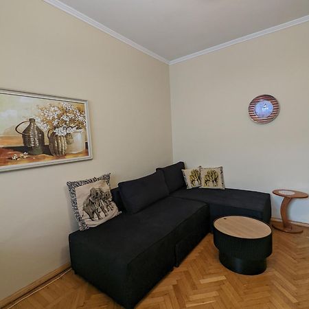 Vintage Apartment In Center ติรานา ภายนอก รูปภาพ