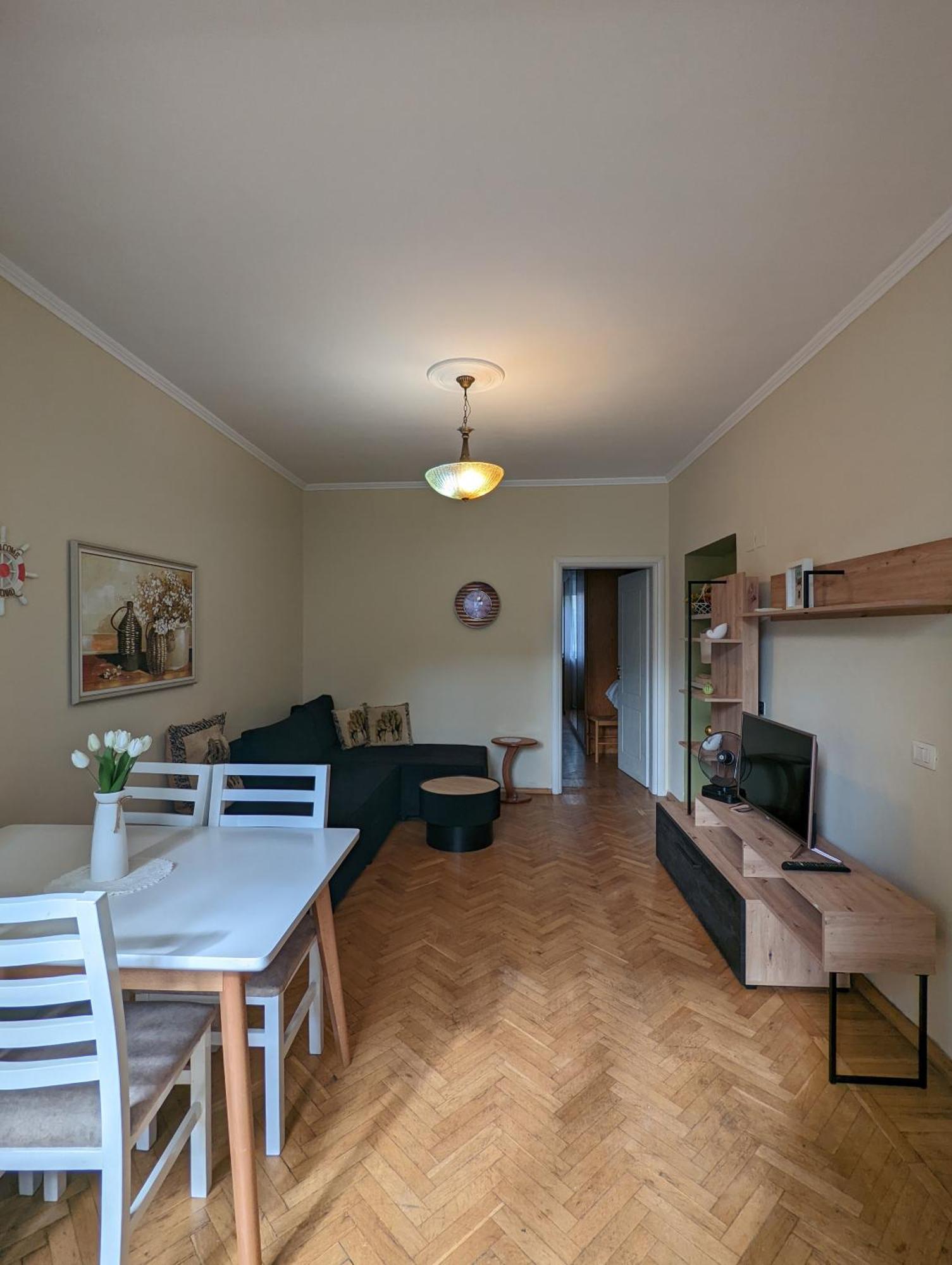 Vintage Apartment In Center ติรานา ภายนอก รูปภาพ